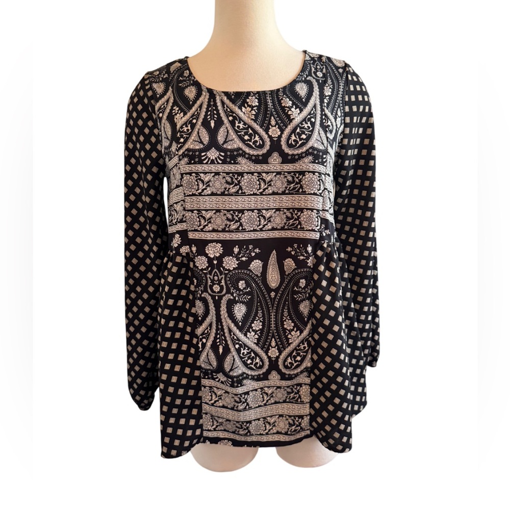 Altar'd State Black and White Paisley Mix-Print Long Sleeve Tunic‎
